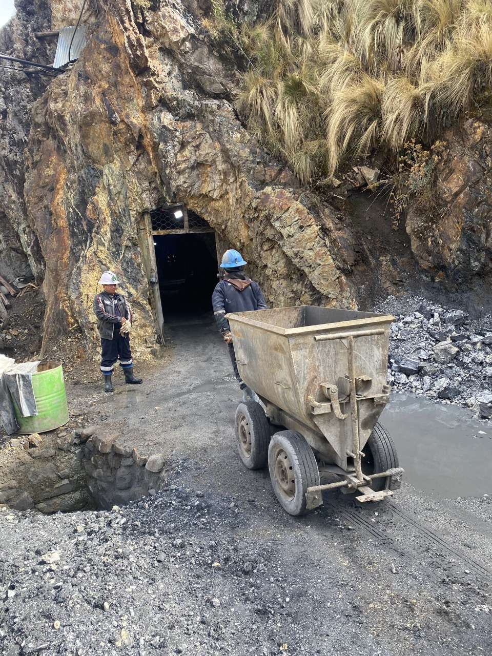 Minem impulsa fondo privado para formalizar la pequeña minería y minería artesanal en Perú